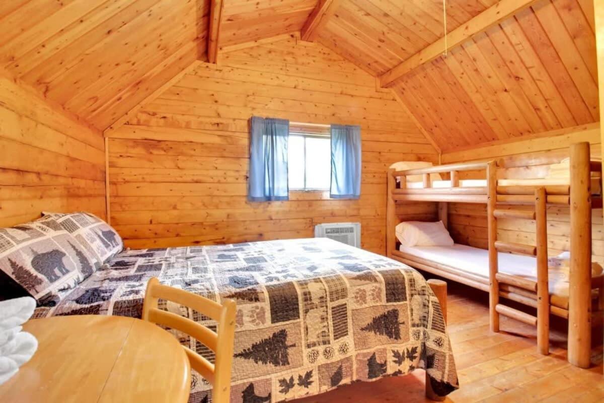 Rustic Cabin With Pool Access Bloomington Luaran gambar