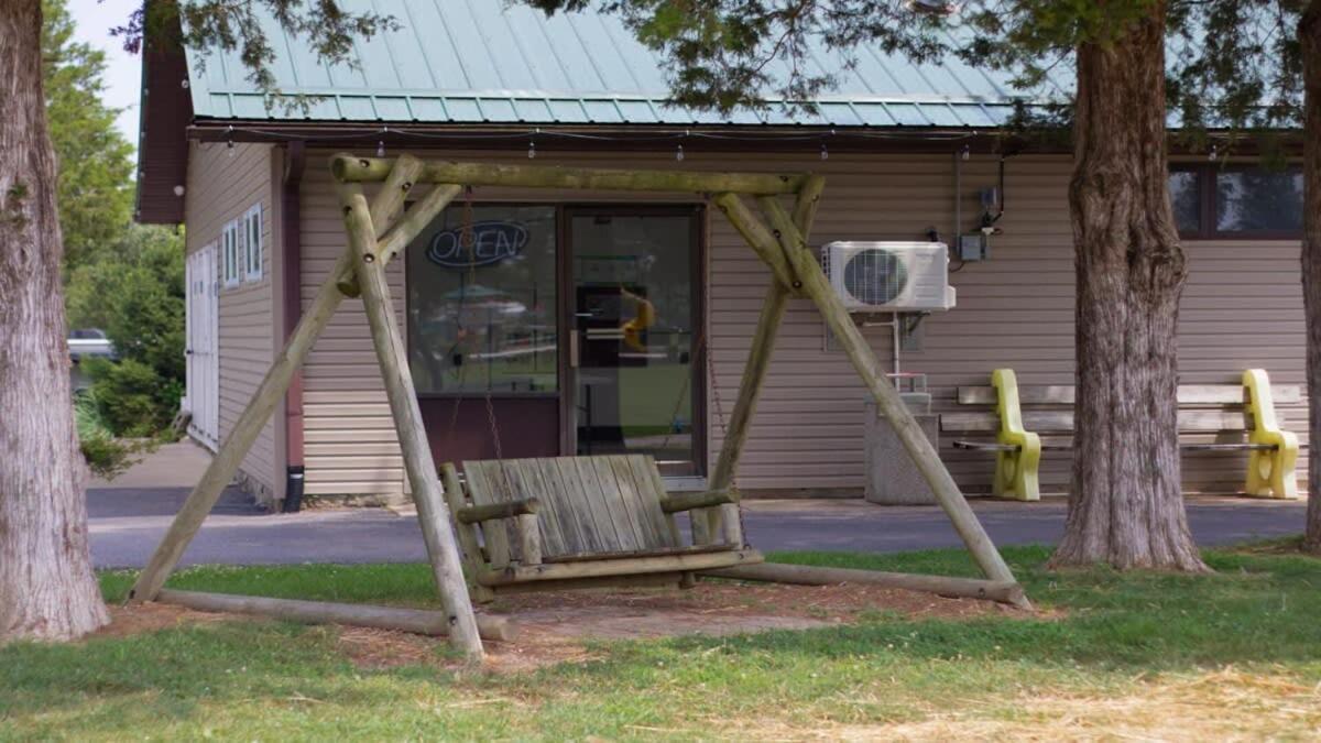 Rustic Cabin With Pool Access Bloomington Luaran gambar